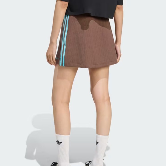 Adidas Brown Skirt with Blue Accent - Picture 5 of 7